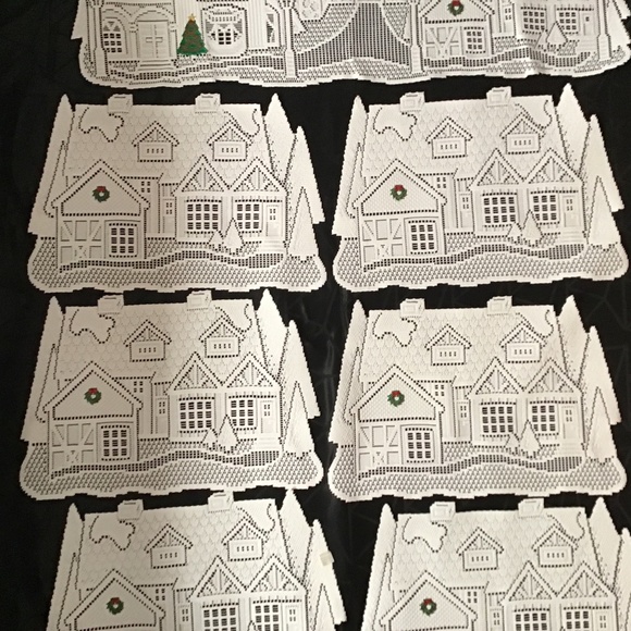 NWOT Lace Christmas Runner and 6 Placemats with embroidered details - Picture 5 of 9